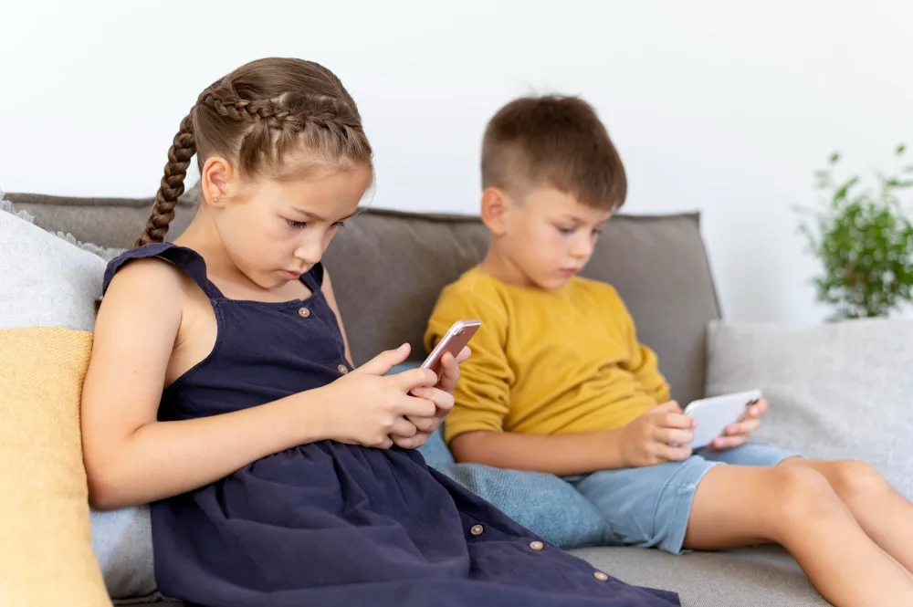 Telefoanele și tabletele transformă viitorul copilăriei. Impactul lor neașteptat la vârste fragede pentru părinți - Financiarul