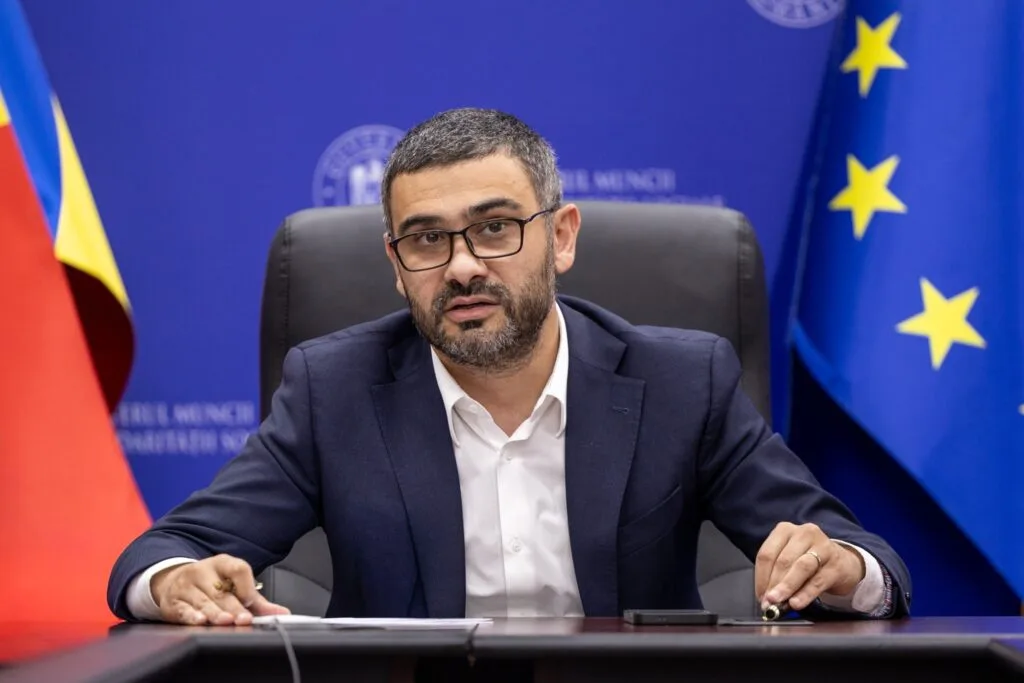 „Plata pensiilor prin card devine mai economică pentru stat. Manole: 'Nu impunem nimic nimănui'”
