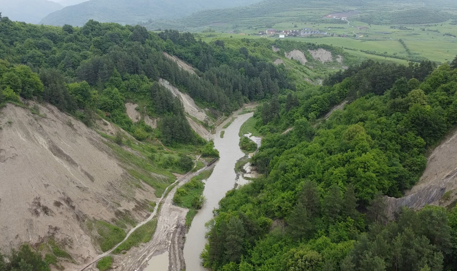 Poluarea cu clorură de sodiu pune în pericol râul Mureș și Ungaria, iar criza de la Praid continuă să se agraveze.