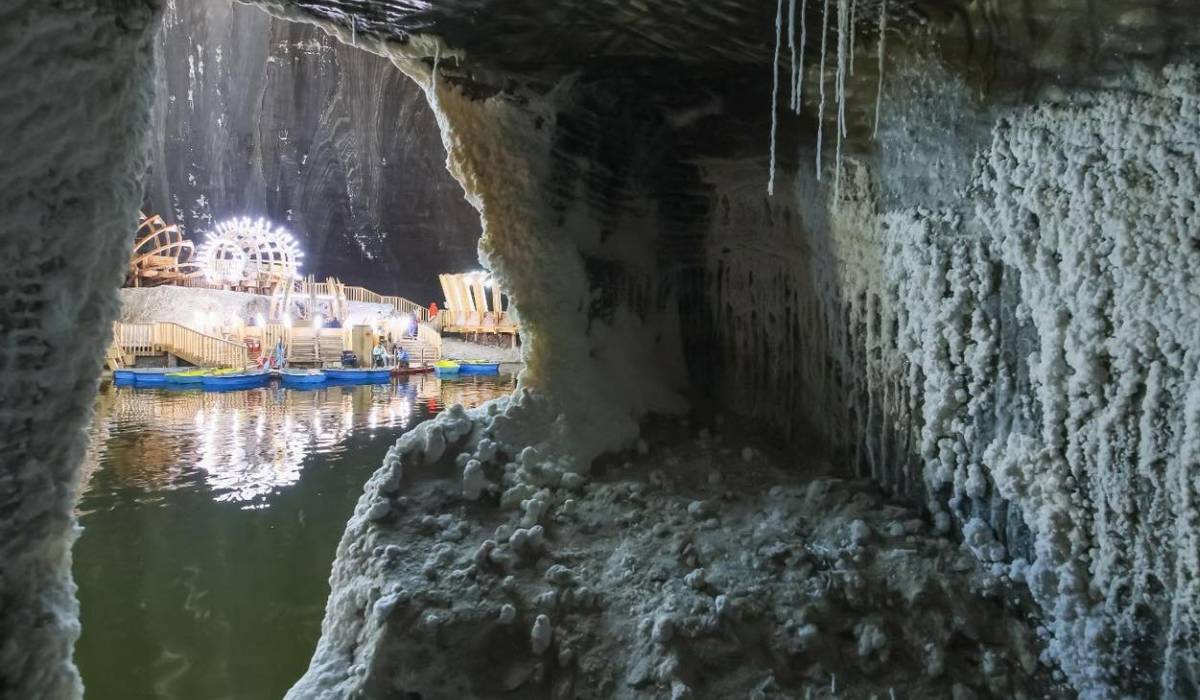 Salina Turda își dezvoltă activitățile cu o investiție de peste 126 milioane de lei, în timp ce Salina Praid se confruntă cu probleme serioase.