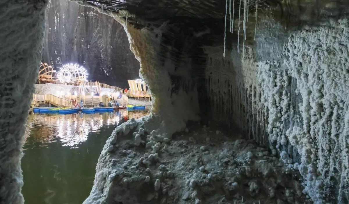 Salina Turda își dezvoltă activitățile cu o investiție de peste 126 milioane de lei, în timp ce Salina Praid se confruntă cu probleme serioase.