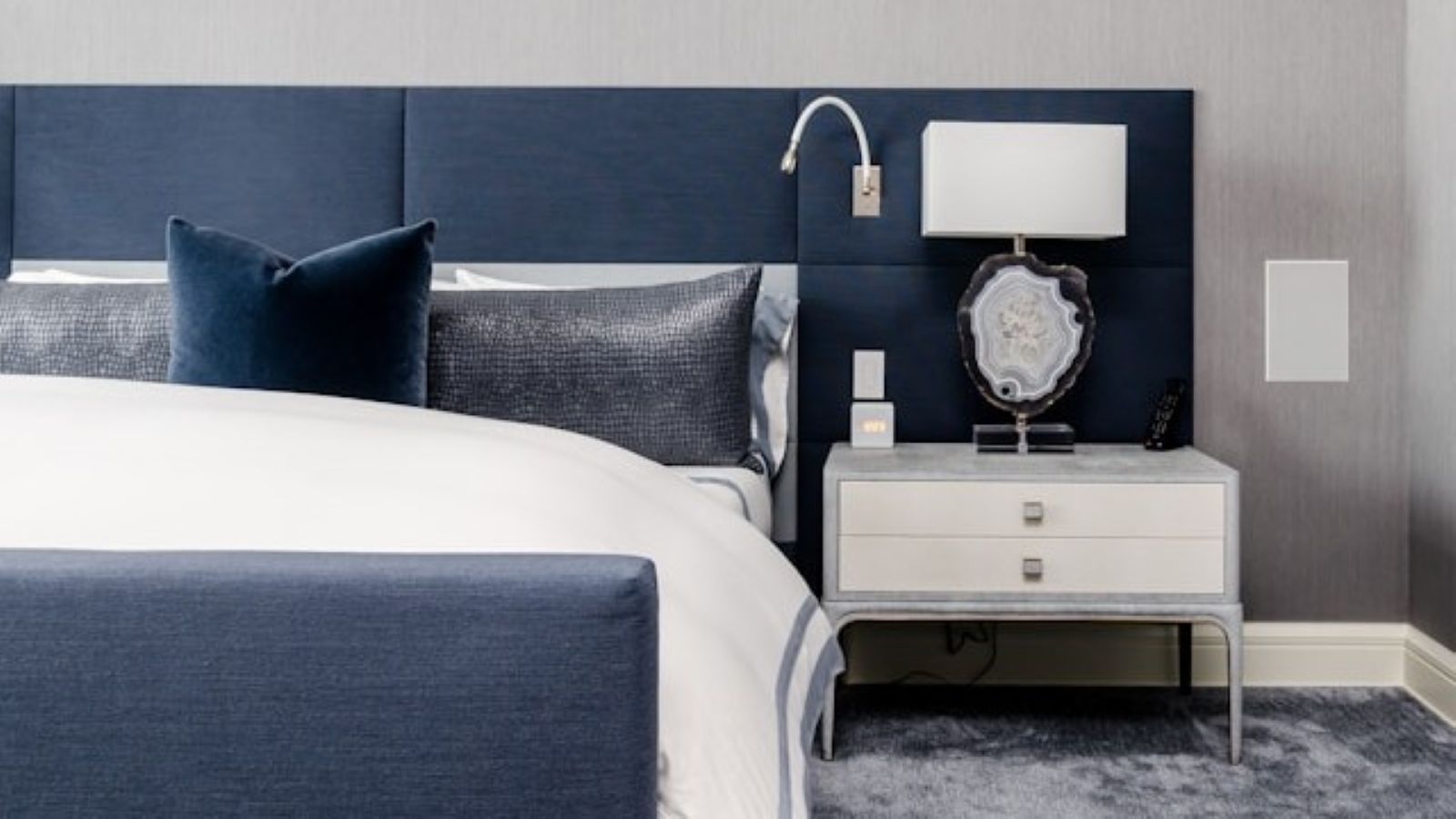 Cum influențează paturile tapițate atmosfera din dormitor