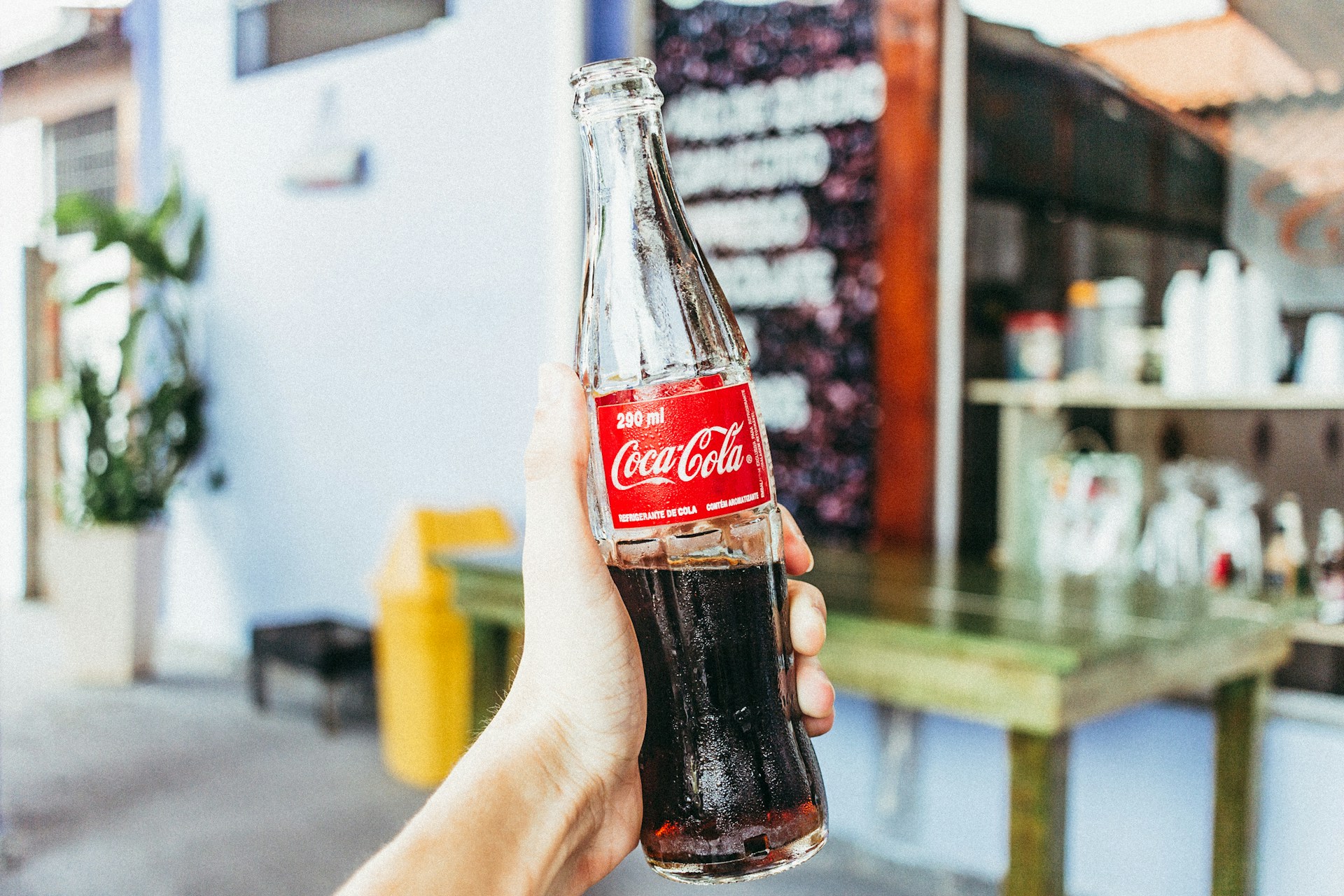 De ce Coca-Cola din sticlă are un gust superior? A fost dezvăluit marele mister!
