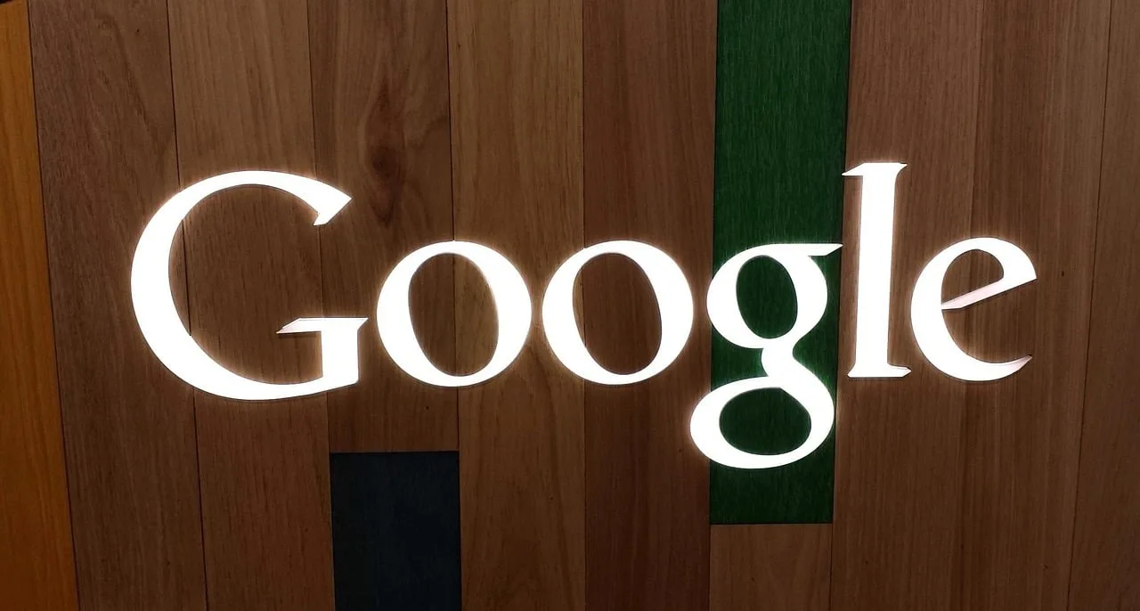 Google prezintă un nou cip de inteligență artificială revoluționar, pregătind o competiție strânsă cu Nvidia.