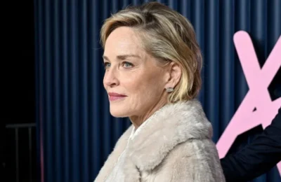 Imaginea care a uimit internetul. Ce face Sharon Stone la 68 de ani cand nu e la Hollywood