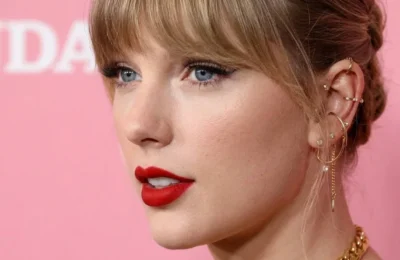 Taylor Swift, in centrul unui scandal. Imaginile de pe plaja care au starnit controverse uriase