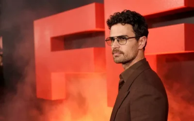 Theo James a pozat aproape gol. Reactiile fanelor au devenit virale pe internet