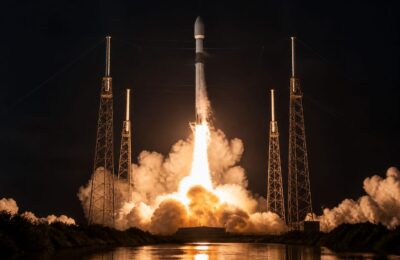 Amazon a trecut de 390 de sateliți Leo și poate porni serviciul inițial de internet prin satelit