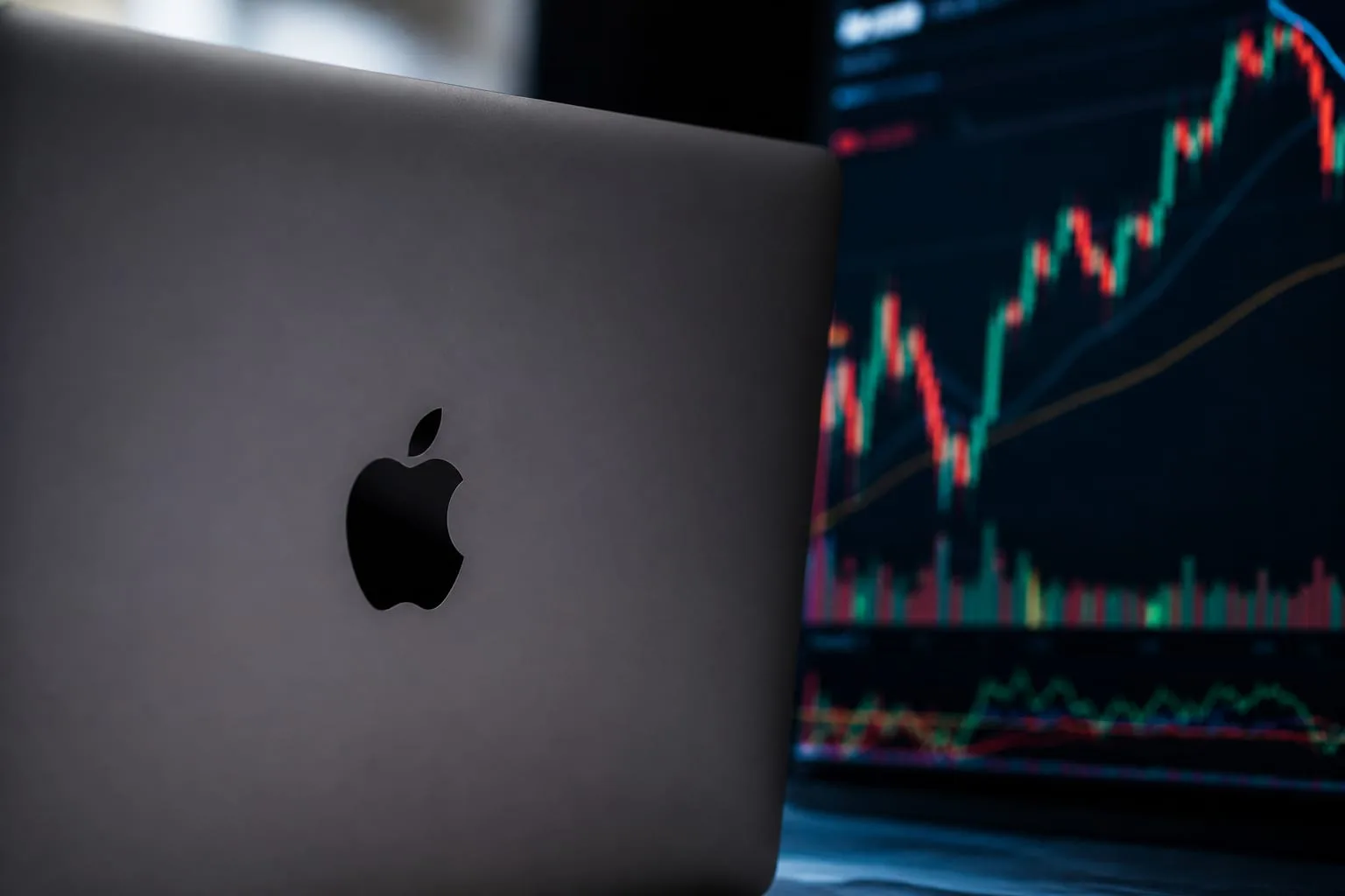 Apple a revenit pe primul loc la bursă cu o capitalizare de 4,9 trilioane de dolari