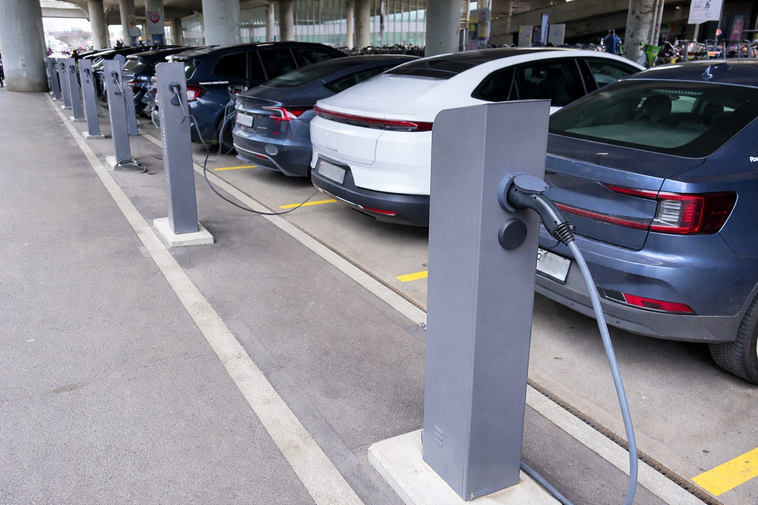 Bateriile mașinilor electrice pierd în medie 2,3% pe an și pot păstra până la 95% din autonomie după cinci ani