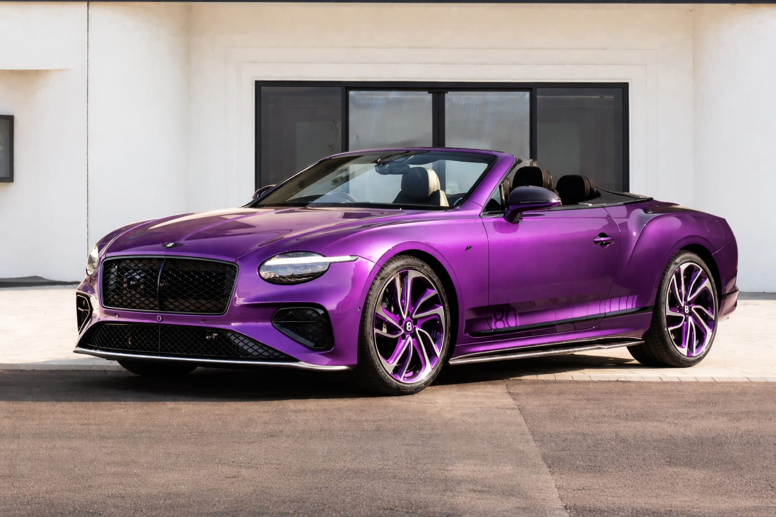 Bentley marchează 80 de ani ai uzinei din Crewe prin pregătirea pentru primul său model electric