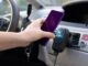 Încărcarea telefonului în mașină folosește 5-15 wați și nu schimbă vizibil consumul de carburant