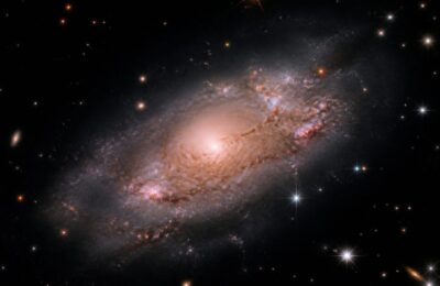 James Webb a identificat o galaxie matură la doar 1,2 miliarde de ani după Big Bang