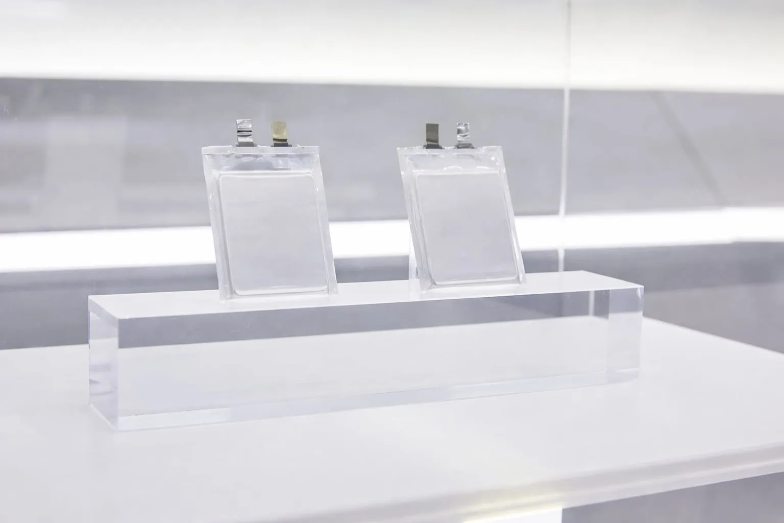MIT și Technical University of Munich au identificat o cauză majoră a dendritelor în bateriile solid-state
