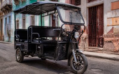 Tricicletele electrice chinezești preiau transportul din Cuba în plină criză energetică