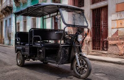 Tricicletele electrice chinezești preiau transportul din Cuba în plină criză energetică