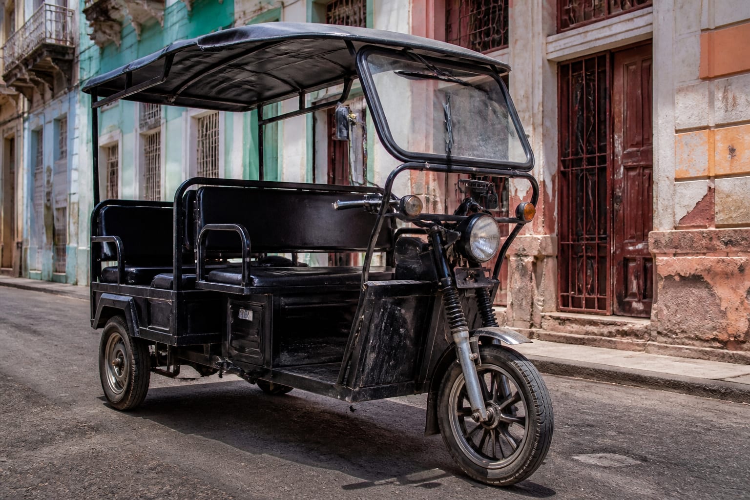 Tricicletele electrice chinezești preiau transportul din Cuba în plină criză energetică