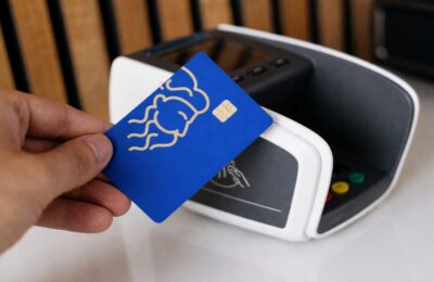 Cheltuielile anuale cu carduri crypto au depășit un miliard de dolari