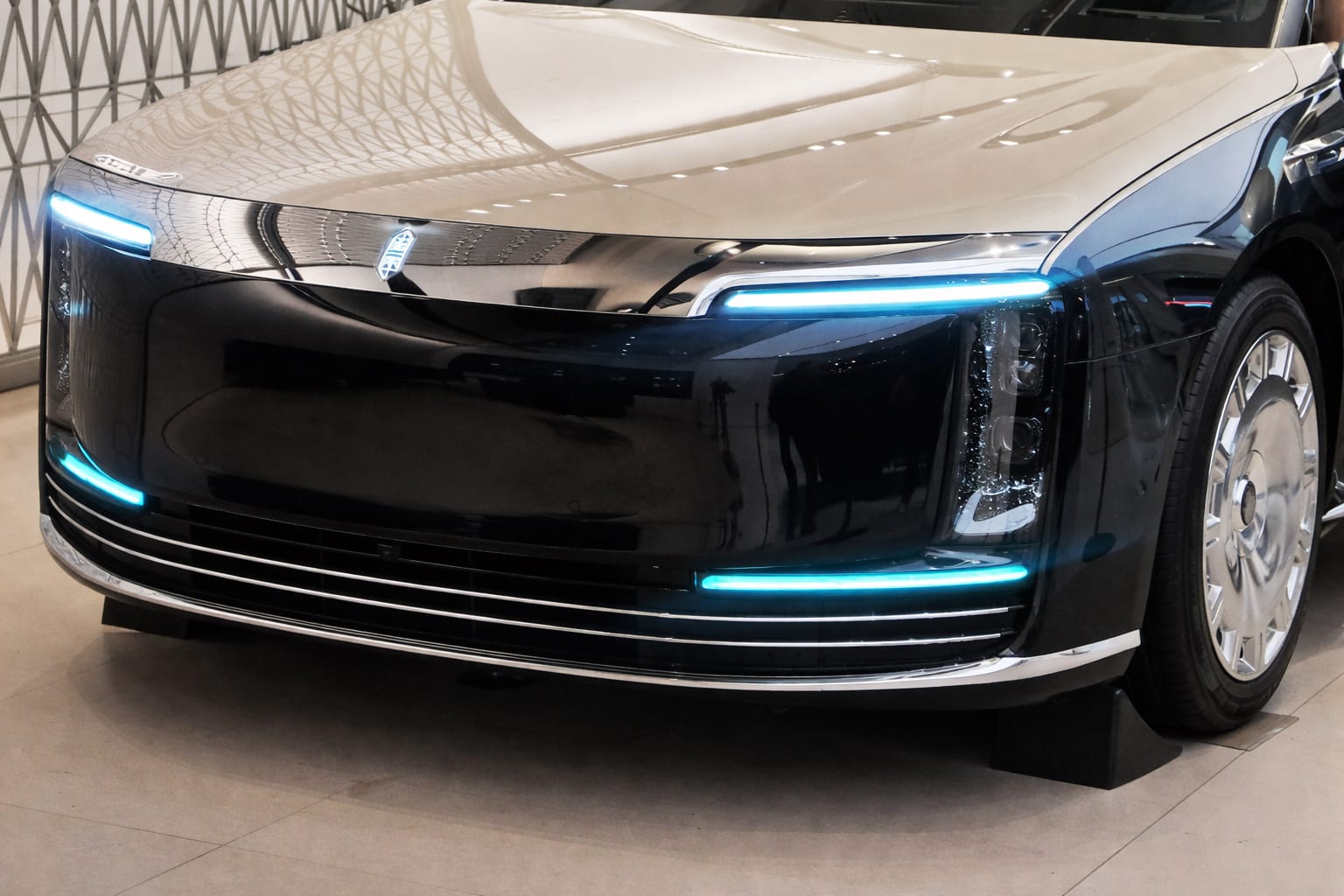 China interzice luminile turcoaz care semnalizau condusul autonom pe mașini