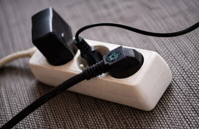 De ce nu este o idee bună să scoți din priză routerul sau televizorul OLED