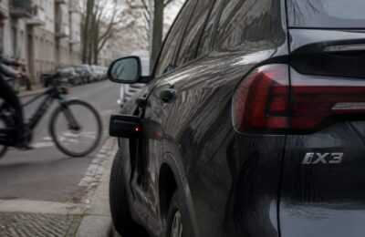 Noile mașini BMW vor bloca temporar ușile pentru a proteja bicicliștii
