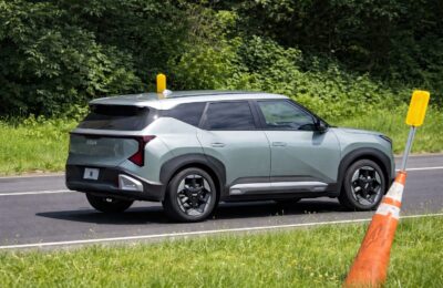 Noul SUV electric Kia EV3 oferă o autonomie de 516 km și va costa în jur de 35.000 de dolari