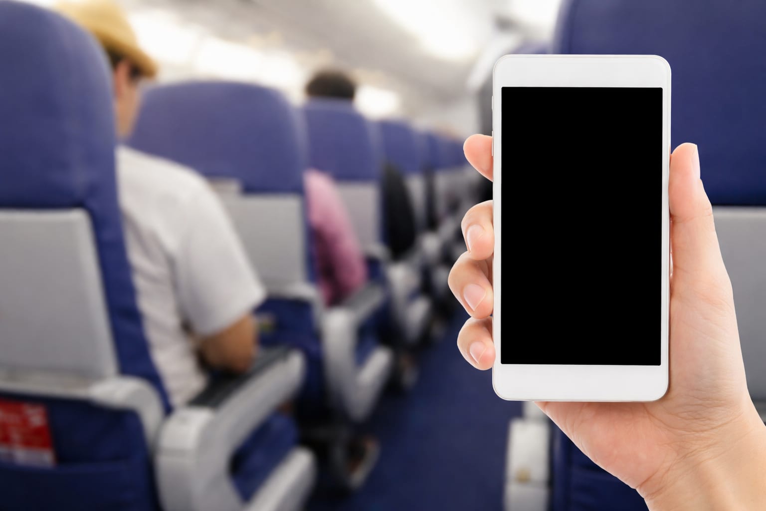 O carcasă de căști supraîncălzită a forțat o companie aeriană să schimbe regulile pentru bateriile externe