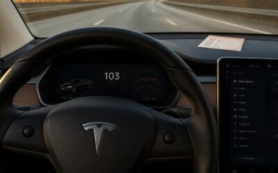 Un șofer Tesla din Colorado a primit amendă după ce a spus că Autopilot conducea cu 103 km/h