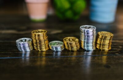 Doi donatori din sectorul cripto promit sume egale pentru Reform UK, în timp ce partidul este verificat de autorități