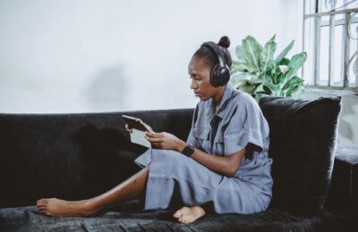 UNESCO arată cum cursurile online și inteligența artificială readuc în uz limbile africane din diaspora