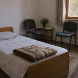Dormitor în centrul pentru victimele violenței